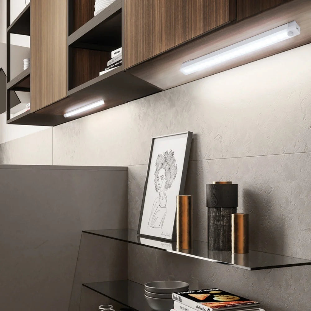 Luz LED Recarregável com Sensor de Movimento
